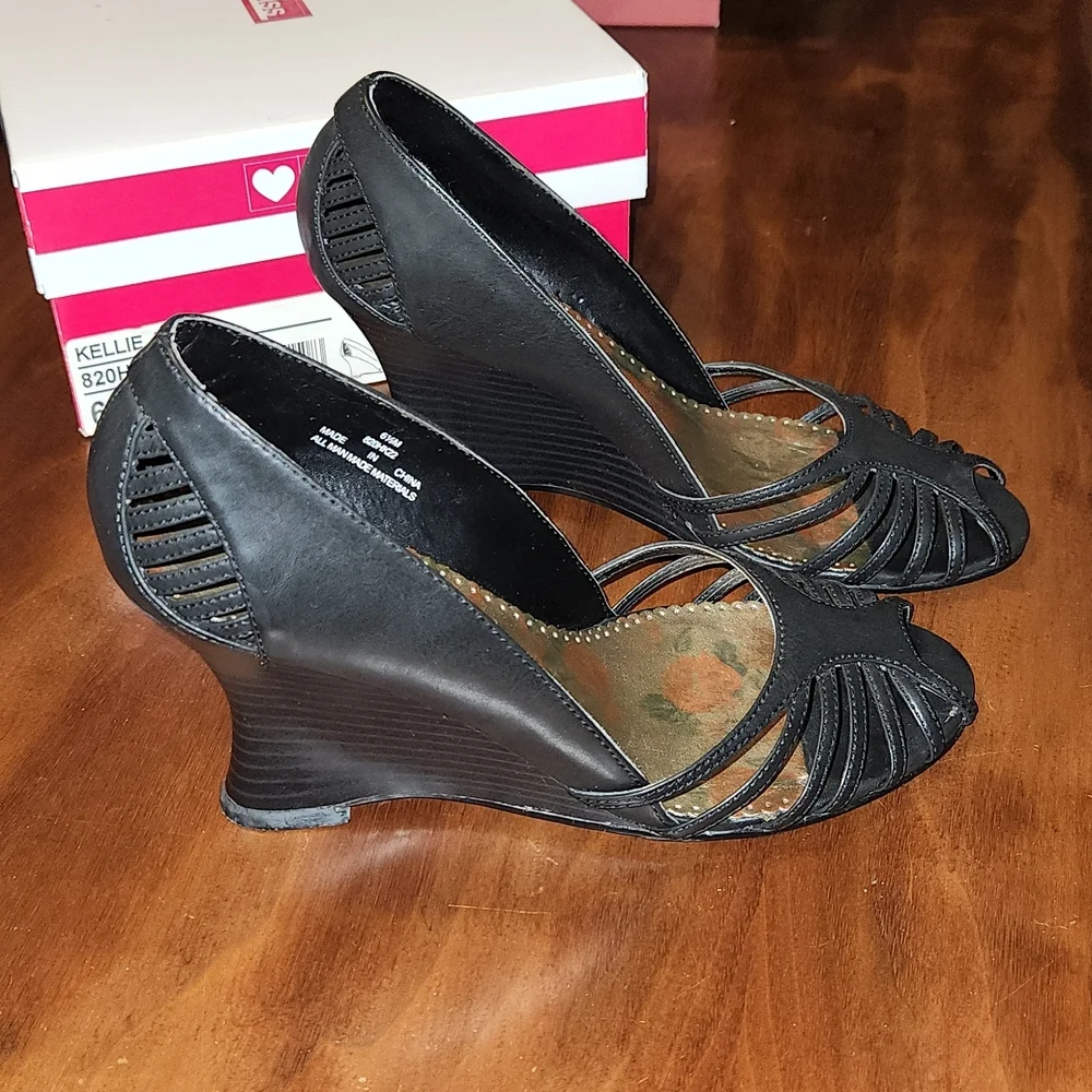 First Kiss Wedge High Heel- 6.5 - Picture 2 of 4